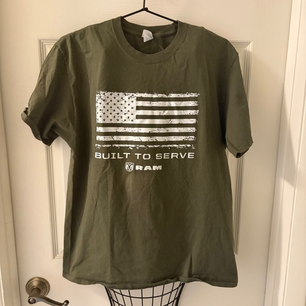 RAM Trucks Built To Serve T Shirt Olive Green Distressed Flag Graphic Mens L GUC